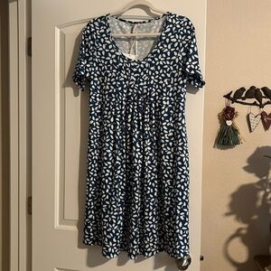 Cute short sleeve dress with pockets. Size medium, blue with white flowers.